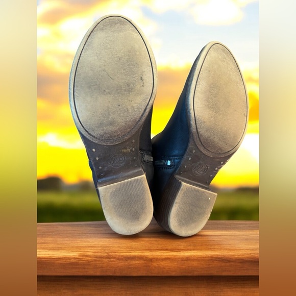 LUCKY Brand Genuine Leather Basel Ankle Bootie Women’s Size 9 Zip sides - Picture 8 of 11